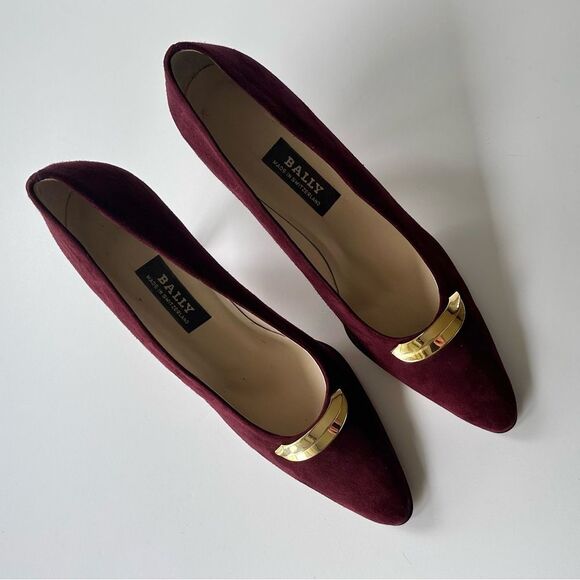 Bally Vintage New Old Stock Burgundy Suede Jeneffe Pumps w/ Gold Crescent 8 - Picture 6 of 11